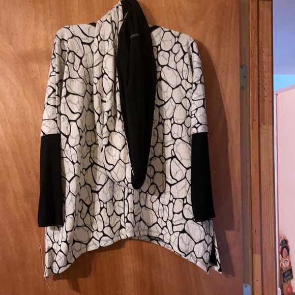 NWT Comfy IC Connie K cream and black top (OLCC-AF) - Picture 3 of 11